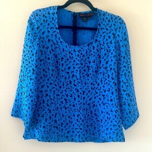 Nina Mclemore Blue Animal Print 100% Silk Top Scoop Neck Back Zip Size 4 Luxury